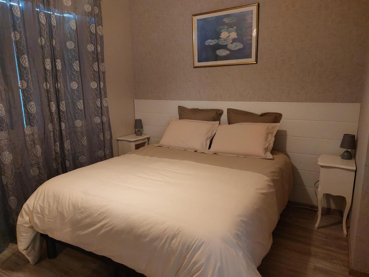 Gite Des Reguinelles Saint-Lattier Екстер'єр фото
